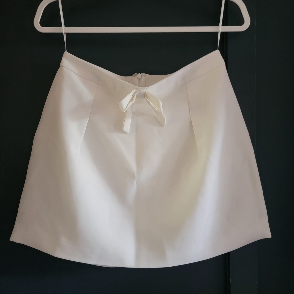 Mable Off-White Pleated Ribbon Pencil Cut Mini Skirt Size Small 28‎